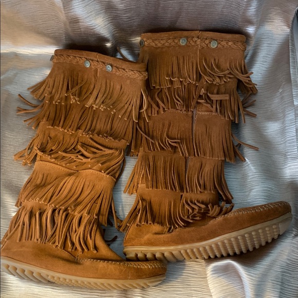 Minnetonka 5-Layer Fringe Braid Ornamented Brown Suede Boots Size 7 - Picture 4 of 6